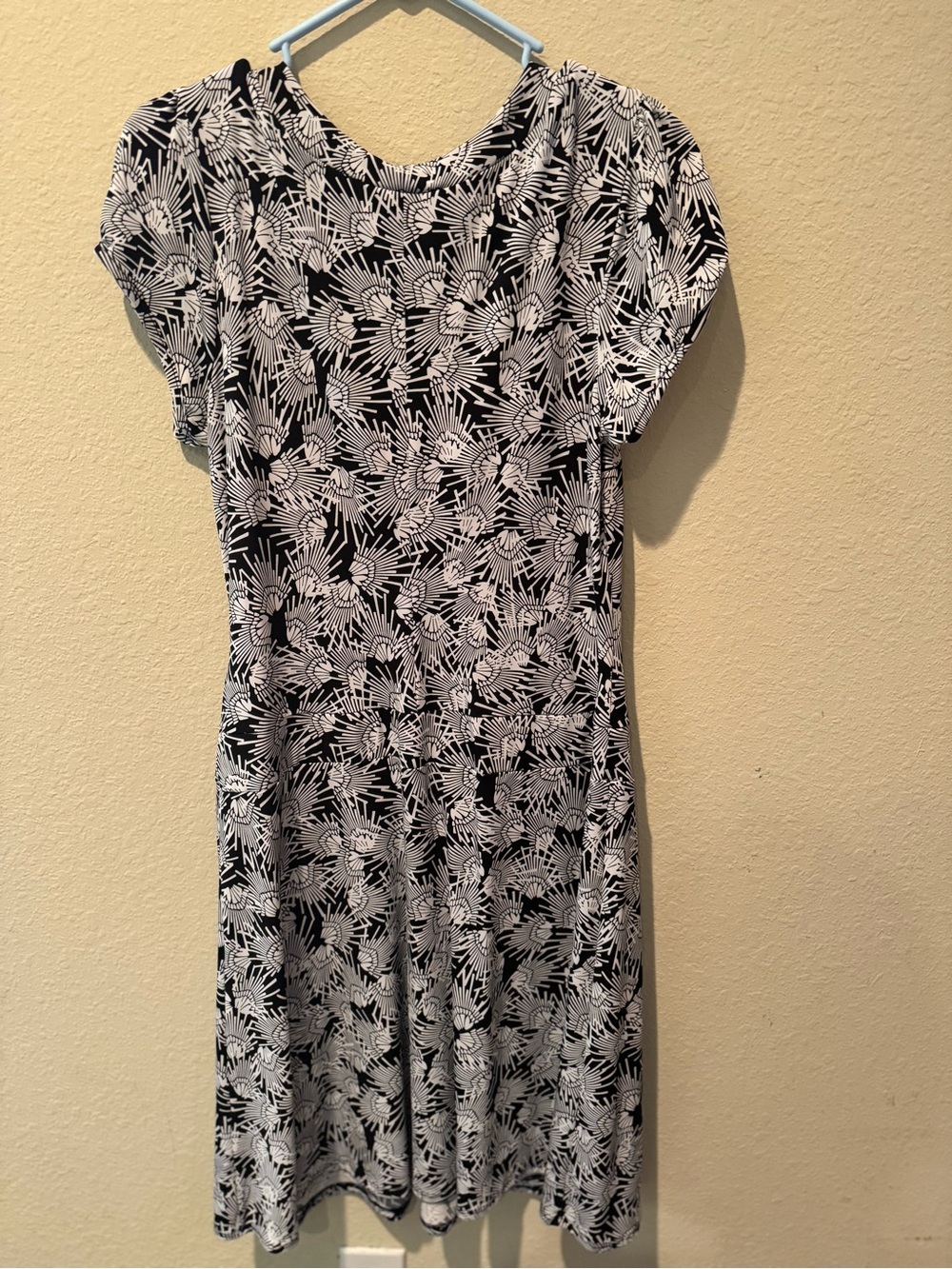 AB Studio Black and White Floral V-Neck Midi Dress - Picture 2 of 2